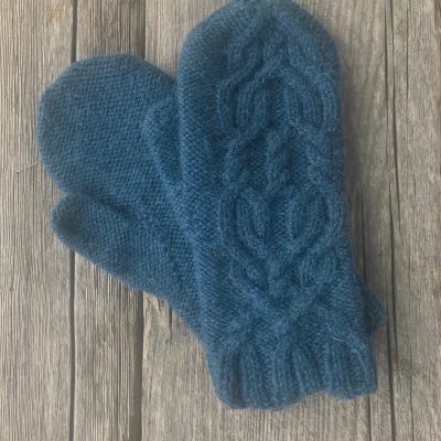 PC-170-Cabled-City-Mittens-long-shot